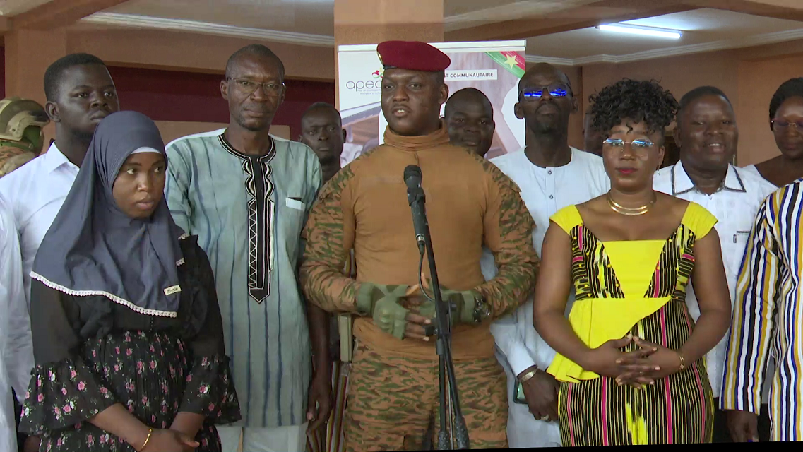 Burkina / Entrepreneuriat communautaire : Le capitaine Ibrahim Traoré encourage les Burkinabè à poursuivre les souscriptions 