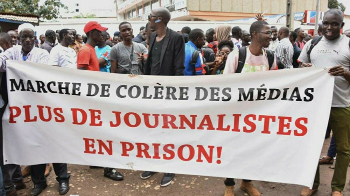 Guinée : Une douzaine de journalistes arrêtés pour participation délictueuse à un attroupement illégal 