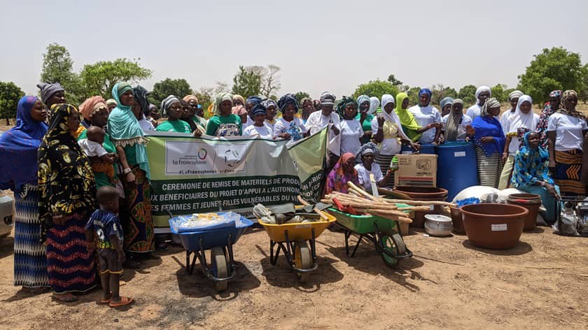 Burkina/Autonomisation des femmes et des jeunes filles : L’ONG WEP-BF fait don de matériel agricole aux femmes de Roumtenga