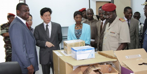 La République de Chine (Taïwan) remet des équipements matériels au Centre médical de la Présidence du Faso