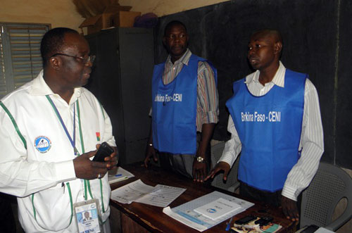 Déroulement des élections municipales complémentaires : Le président de la CENI rend visite aux bureaux de vote