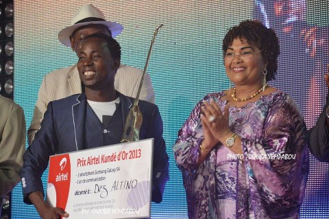 Dez Altino remporte le Kundé d’or de la musique burkinabè devant Floby