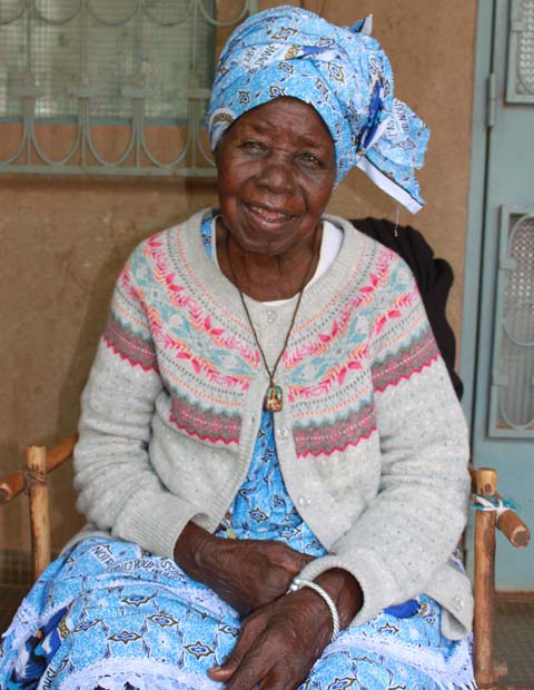 Hymne à ma mère, Marie-Thérèse Kinda, née Sawadogo : Partie  à 93 ans, au terme d’un long voyage, ce mardi 7 mai 2013 à Ouagadougou