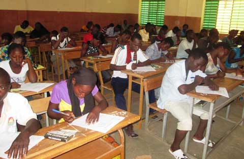 Examens du secondaire : le ministre Ouattara donne le top départ