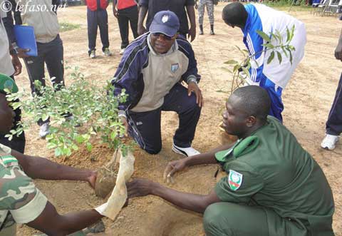Reforestation : Le chef d’Etat-major des armées donne le top départ du mois de l’arbre