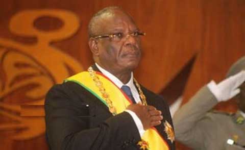 Mali 2013 :  Investiture d’IBK sous le regard de Moussa Traoré, promu « grand républicain ».