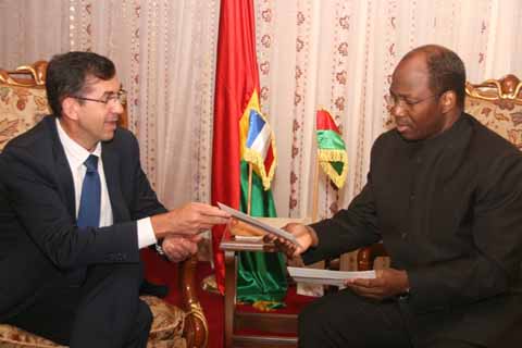 L’Ambassadeur de France au Burkina Faso a remis les copies figurées de ses Lettres de créance