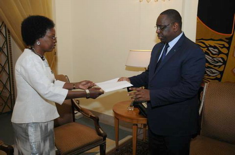 Burkina-Sénégal : L’ambassadeur  Aline KOALA / KABORE présente ses lettres de créance