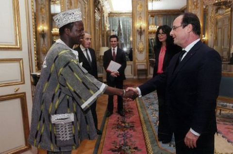 Ambassade du Burkina Faso en France : Francois Hollande a reçu les lettres de créance de l’Ambassadeur Eric Tiaré