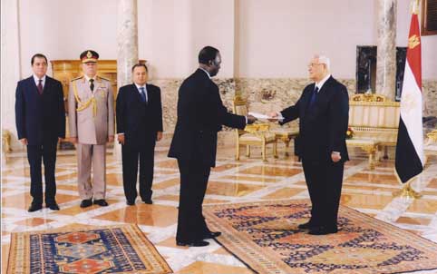 L’ambassadeur Gnama Henri Bacyé présente ses lettres de créance au Président égyptien  par intérim