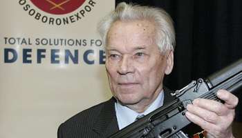 Décès de Mikhaïl Kalachnikov, célèbre inventeur de l’arme du même nom