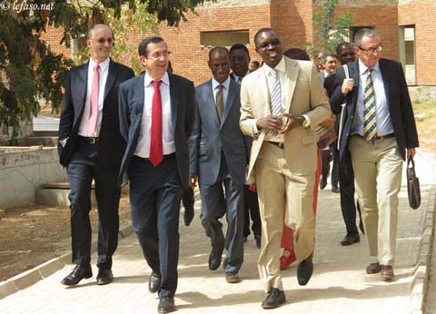 Education : L’ambassadeur de France au Burkina visite l’institut 2iE