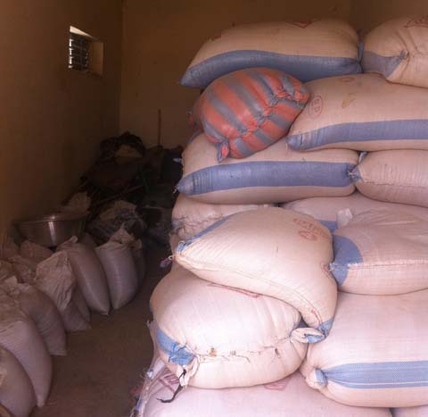 Cinq tonnes de petit mil pour les réfugiés maliens de Sag-nioniogo