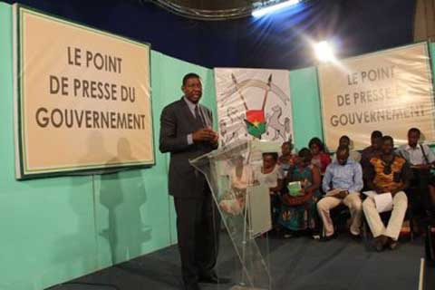   Alain Edouard Traoré, porte-parole du gouvernement : « Aucune discrimination n’est  faite aux partis politiques sur les biens publics »   