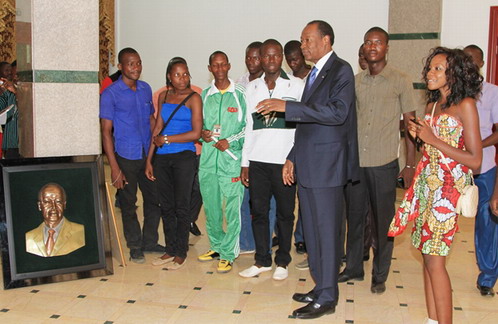 Visite du palais présidentiel : Blaise Compaoré en guide inattendu fait découvrir Kosyam