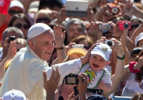 Vatican : Le pape demande pardon pour les abus sexuels commis par des prêtres