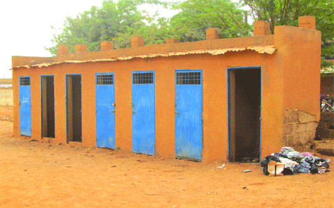 Toilettes publiques à Ouagadougou : Quand « aller au petit coin » devient un grand problème