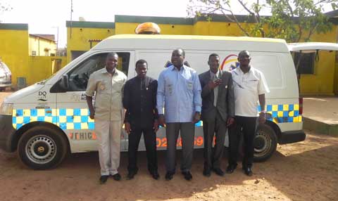 Diaspora burkinabè : Des militants de l’UPC offrent une ambulance à Zéphirin DIABRE