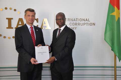 Le Représentant Permanent du Burkina Faso auprès de l’IACA a présenté ses Lettres de créance au Secrétaire Exécutif de l’institution