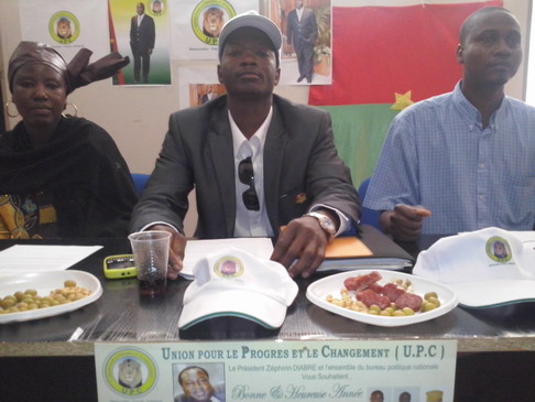 Burkina-Espagne : Des militants de l’Union pour le Progrès et le Changement (UPC) donnent de la voix