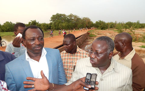 Ponts en difficulté dans l’arrondissement 8  de Ouaga : Le maire Marin Ilboudo est allé au constat