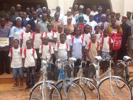 Arrondissement n°2 de Bobo-Dioulasso : Les meilleurs élèves et enseignants récompensés