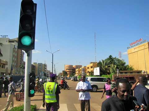 Mise en marche de feux tricolores à Ouagadougou : Encore faut-il les respecter !