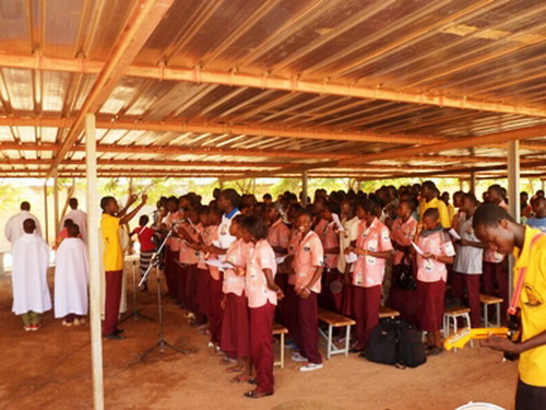 Pour une année scolaire bénie au Burkina Faso : les élèves catholiques implorent le Seigneur