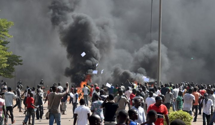 Le Burkina s’enflamme contre le régime Compaoré