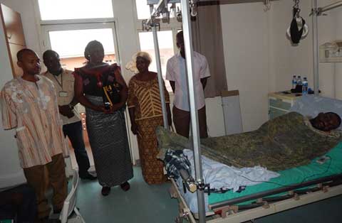 Visite aux blessés de l’insurrection populaire : Le PAREN à l’hôpital national Blaise Compaoré