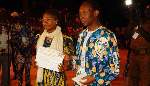 54eanniversaire de l’indépendance du Burkina : Clémence Tuina remporte le prix de la meilleure œuvre journalistique 
