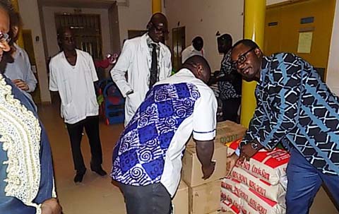 Fêtes de fin d’année : Bayard Afrique apporte le sourire aux pensionnaires de l’hôpital pédiatrique