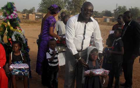 Arrondissement 2 de Ouagadougou : Le père Noël Aly Badra Ouédraogo fait de nombreux heureux