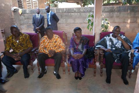 Victimes de l’insurrection populaire : La ministre de l’Action sociale en visite dans des familles endeuillées de Bobo-Dioulasso