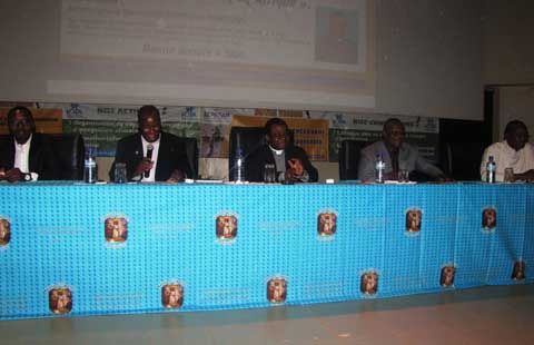Conférence publique : les Burkinabè en quête de moyens  pour une sortie de crise 