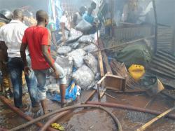 Rood-Wooko : un entrepôt de marchandises part en fumée