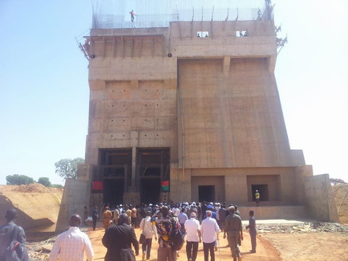 Samendéni : Michel Kafando et son gouvernement ont visité le barrage en construction