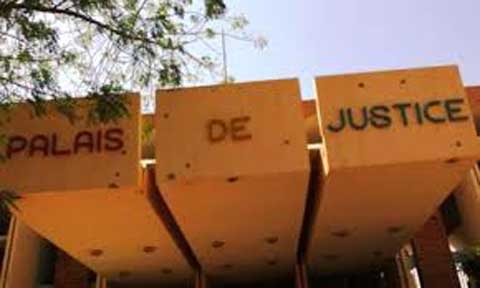 Au palais de justice : Moumouni Dieguimdé attaque Le Reporter, les architectes s’entre-attaquent
