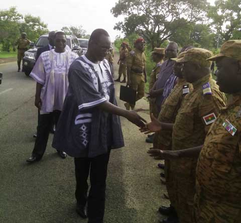 Yacouba Isaac Zida  à la rencontre des forces armées nationales  de Gaoua