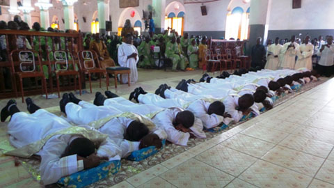 Ordination sacerdotale dans les diocèses du Burkina