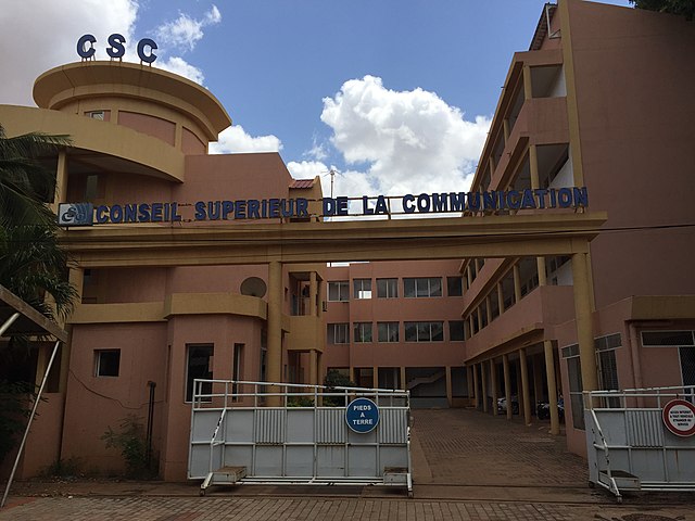 Burkina : Le CSC suspend temporairement la diffusion de TV5 Monde et l’accès à certains sites web internationaux