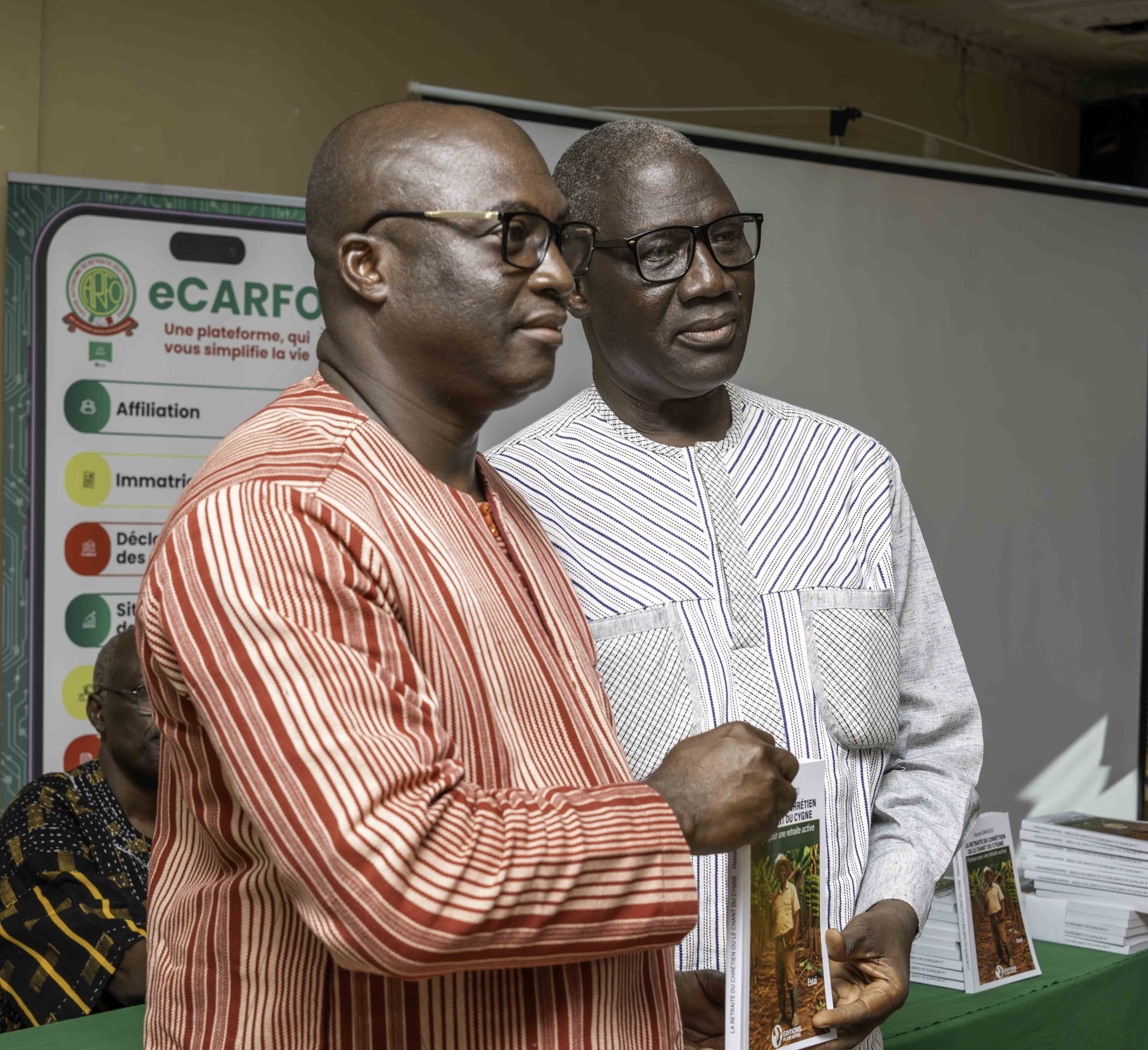 Dédicace littéraire : Hassane Sawadogo plaide pour une retraite active et épanouie Dédicace littéraire : Hassane Sawadogo plaide pour une retraite active et épanouie