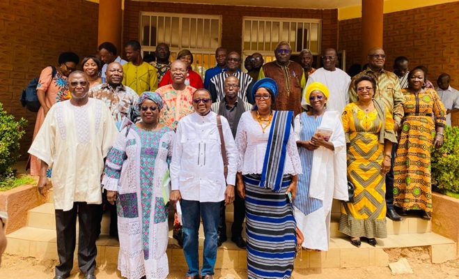 Savoirs endogènes et développement durable : Un ouvrage collectif pour célébrer le Dr Basga Émile Dialla Savoirs endogènes et développement durable : Un ouvrage collectif pour célébrer le Dr Basga Émile Dialla