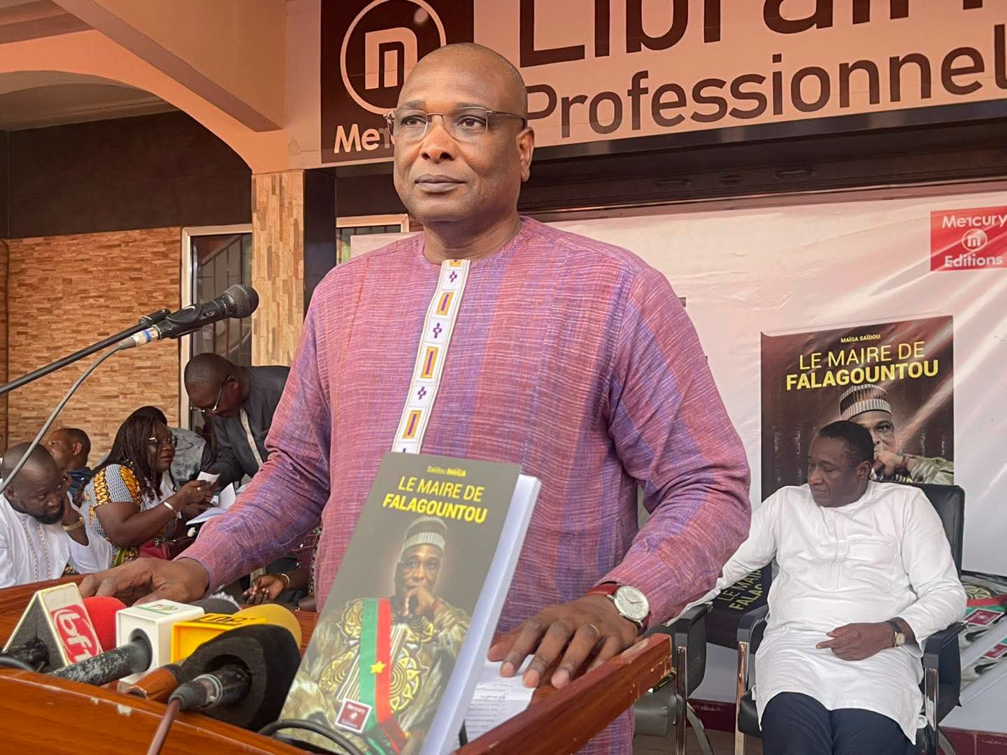 Burkina/Littérature : L’ancien maire de Falagountou, Saïdou Maïga, livre les coulisses de son expérience d’élu local dans un ouvrage Burkina/Littérature : L’ancien maire de Falagountou, Saïdou Maïga, livre les coulisses de son expérience d’élu local dans un ouvrage